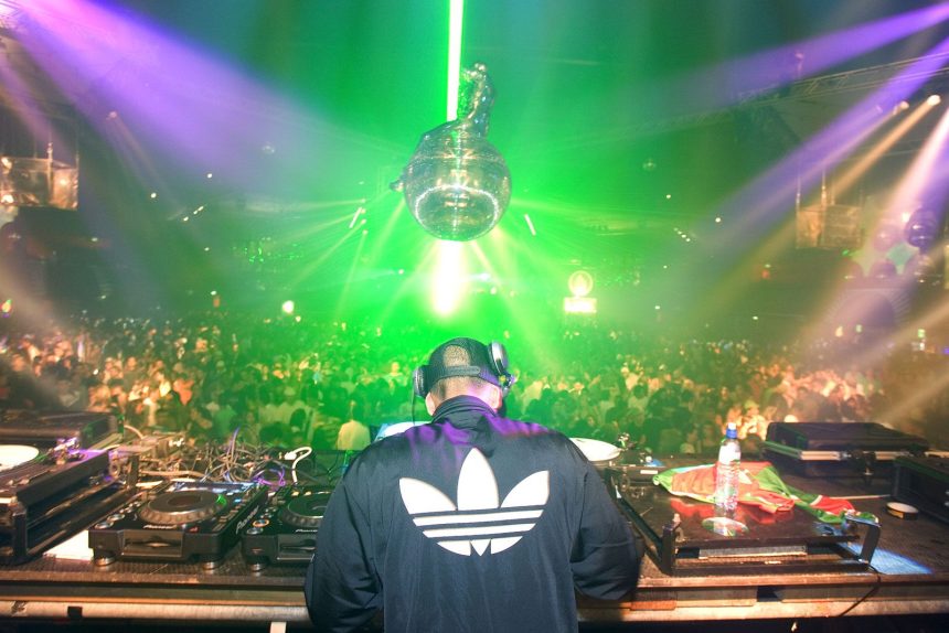 DJ crowd
