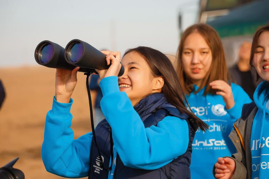 girl uses binoculars