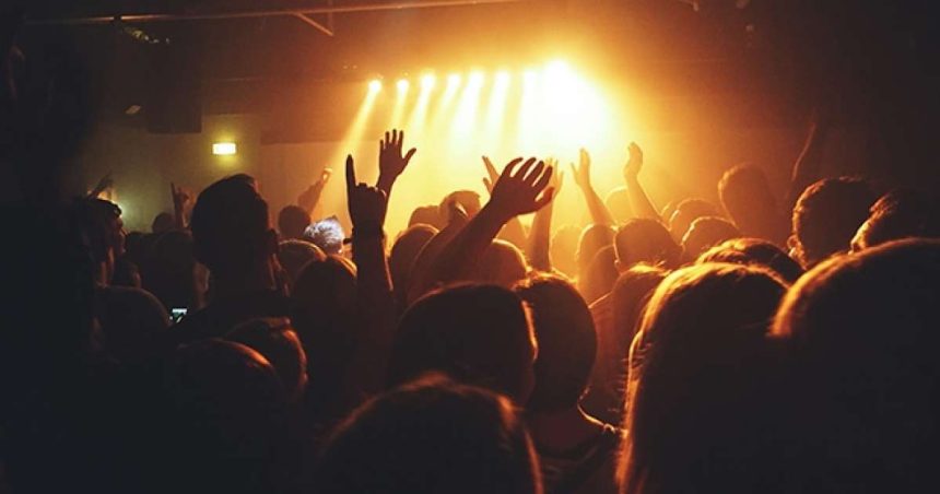 crowd club