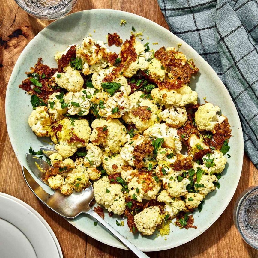 EWL parmesan crusted cauliflower beauty 799 preview maxWidth 4000 maxHeight 4000 ppi 300 quality 100