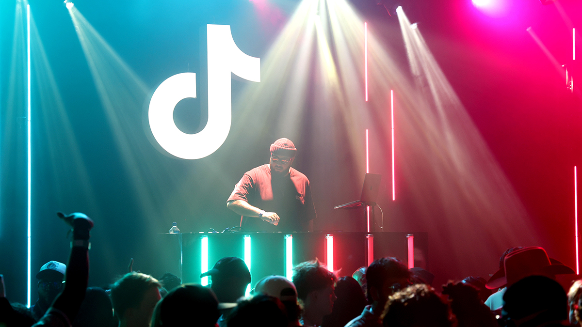 Tiktok postovi: Ples i elektronička glazba u preraspodjeli indie i alternative po prvi put