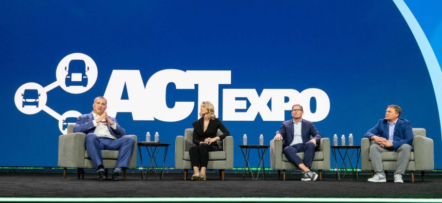 Kenning prvog učenika govori o elektrifikaciji školskog autobusa i tehnološkim inovacijama