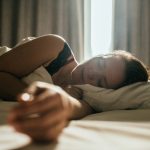 Ova spajalica za spavaću sobu poboljšava kožu – evo što dermatolog kaže o tome.