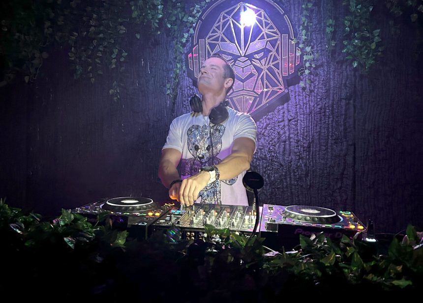 Drugi čin, prvi pad: Triumfalni povratak hitova Max Whitea #1