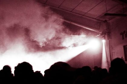 Policija je rasformirala ilegalni rave s 600 osoba u napuštenoj tvornici u Bristolu – Vijesti