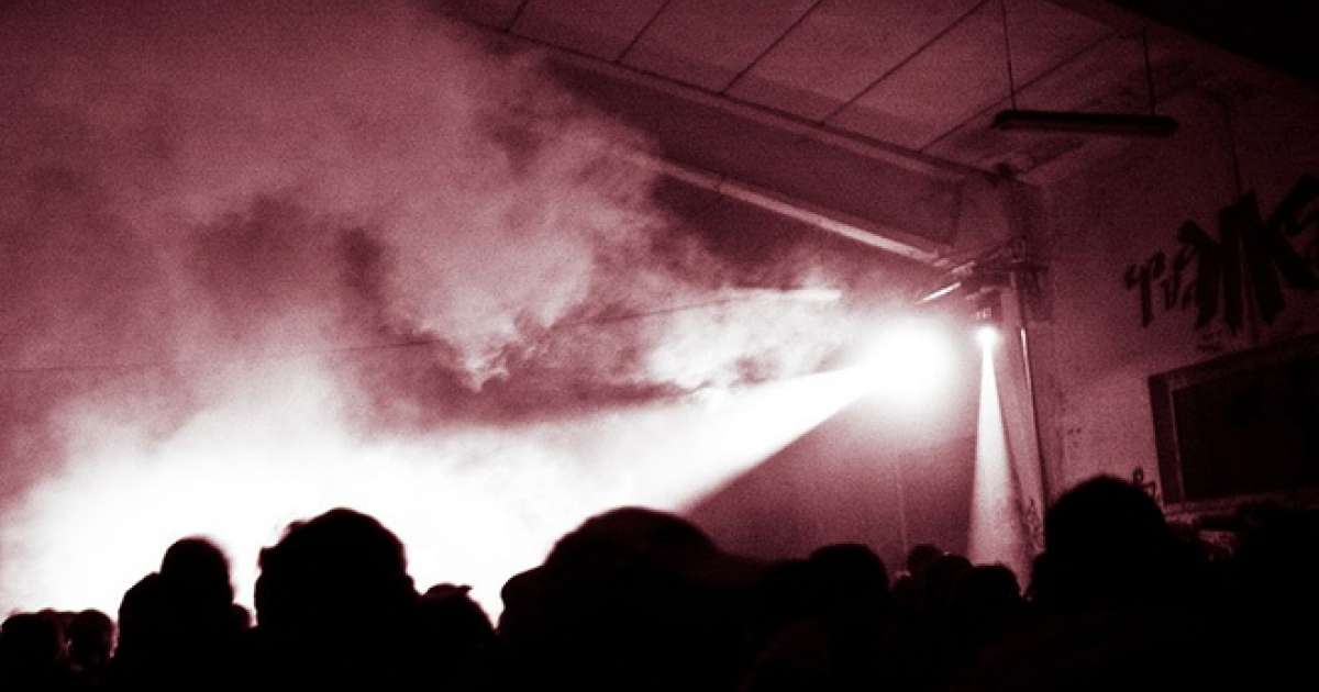 Policija je rasformirala ilegalni rave s 600 osoba u napuštenoj tvornici u Bristolu – Vijesti