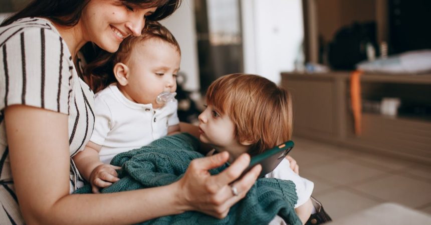 Ožičen za njegu: kako tehnologija mijenja majčinstvo