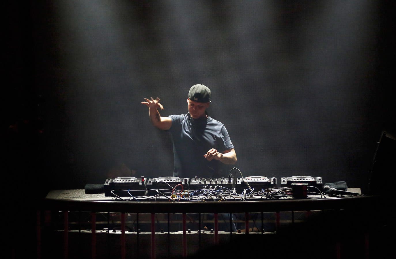 AVICII posthumno ostvaruje novi album broj 1