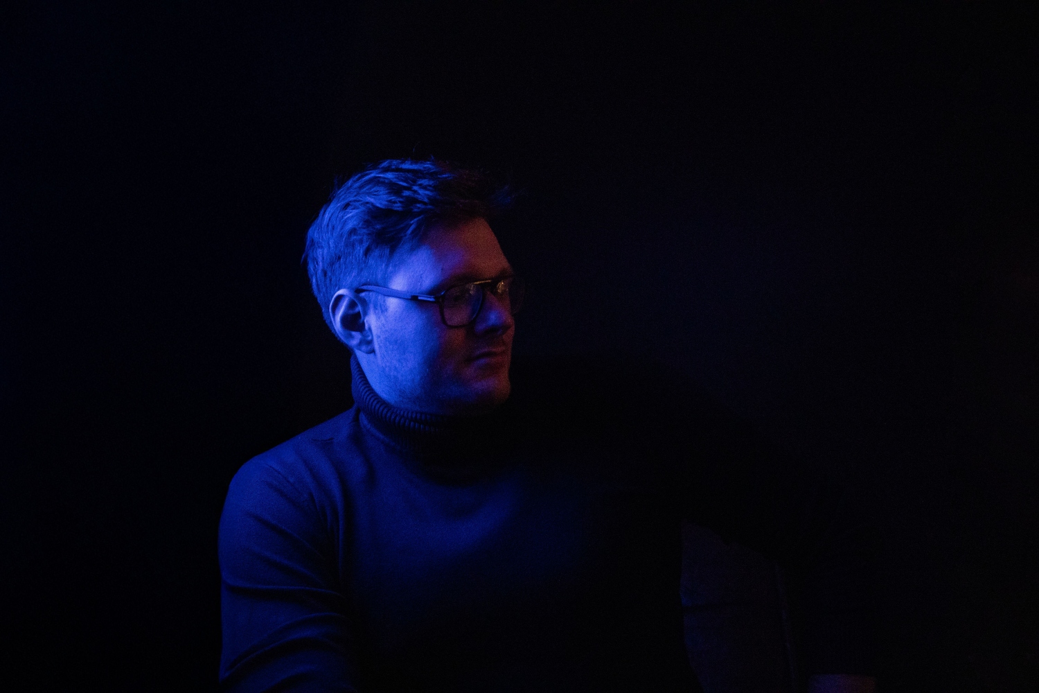 Tobias Bergson balansira emociju i eskapizam s EP-om ‘Sve što radim’