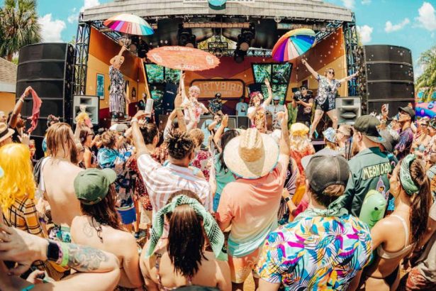 Troyboi, The Glitch Mob, VNSSA i još mnogi drugi nastupaju na Dirtybird Campinn Festivalu 2025. godine – EDM.com