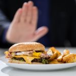 5 načina na koje prehrana utječe na zdravlje bubrega, uključujući namirnice koje treba izbjegavati: od prekomjernog unosa proteina do visokog unosa soli | Zdravlje