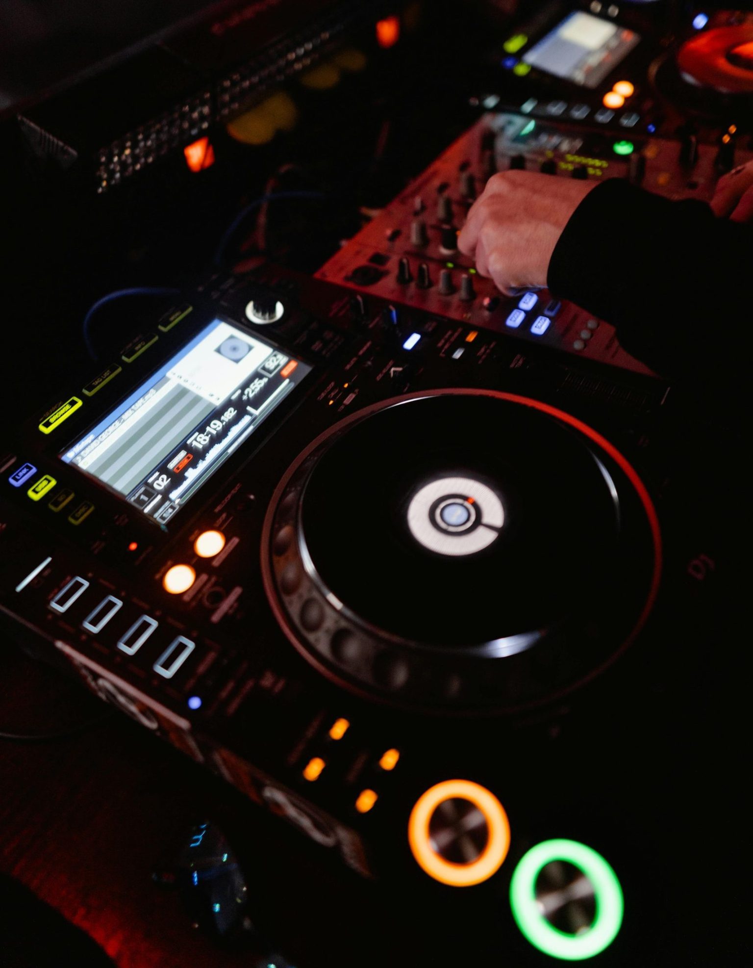 Nova studija otkriva značajnu rodnu nejednakost u rezervacijama DJ-a na Ibizi.