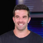 Billy McFarland prodaje IP FYRE Festivala za manje od 250.000 USD i najavljuje novu tehnološku platformu.