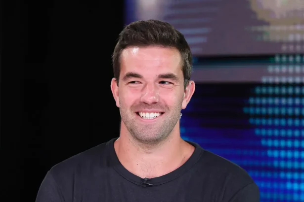 Billy McFarland prodaje IP FYRE Festivala za manje od 250.000 USD i najavljuje novu tehnološku platformu.