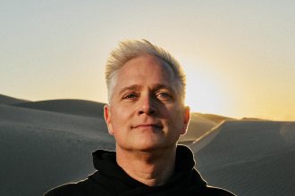 Ward Andrews nosi srce na rukavu s pjesmom ‘Sve što želim’