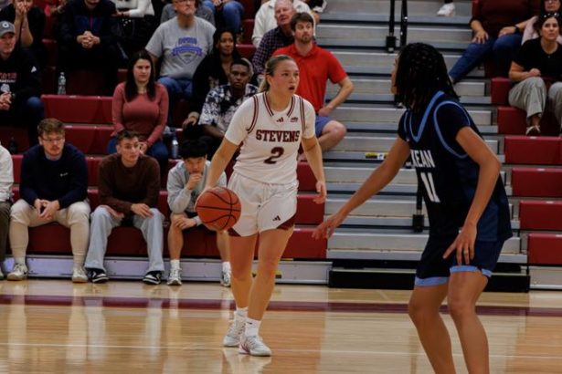 Schubigerova zujalica gura žensku košarku dalje od TCNJ-a