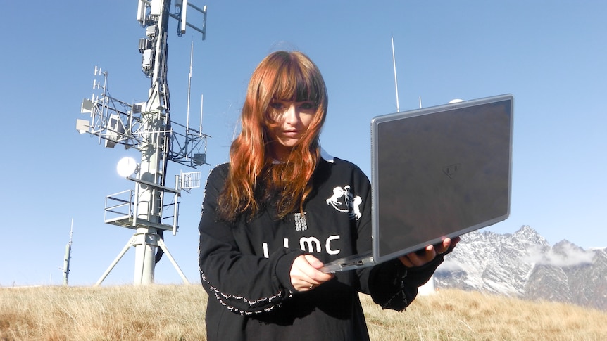 Ninajirachi predstavlja svoj djevojački EDM širokim masama na australskoj turneji