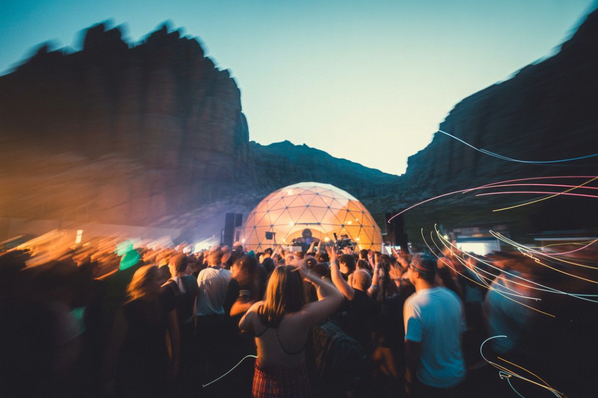 Decadence NYE 2025: Ultimate elektronički festival plesne glazbe u Denveru za sve putnike koji dočekuju Novu godinu uz neprekidnu zabavu