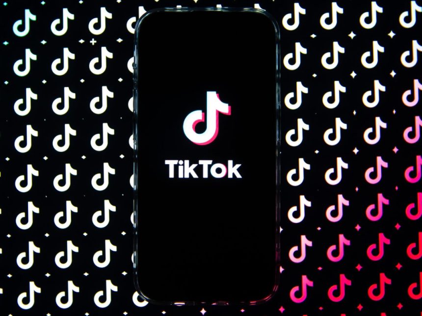 TikTok Logo@2000x1500 1068x801