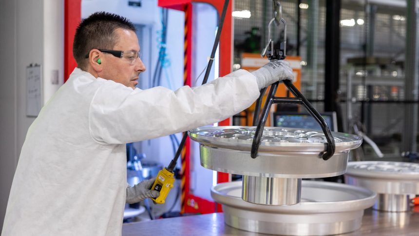 20250325 jw collinsaerospace tour 0479