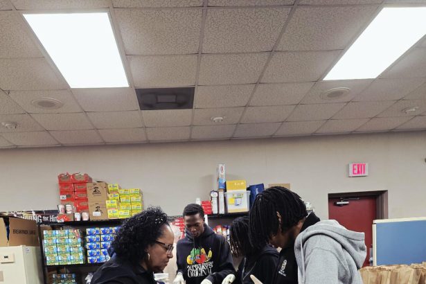 Udruga studenata visoke tehnologije Starkville obilježava blagdane pomažući zajednici