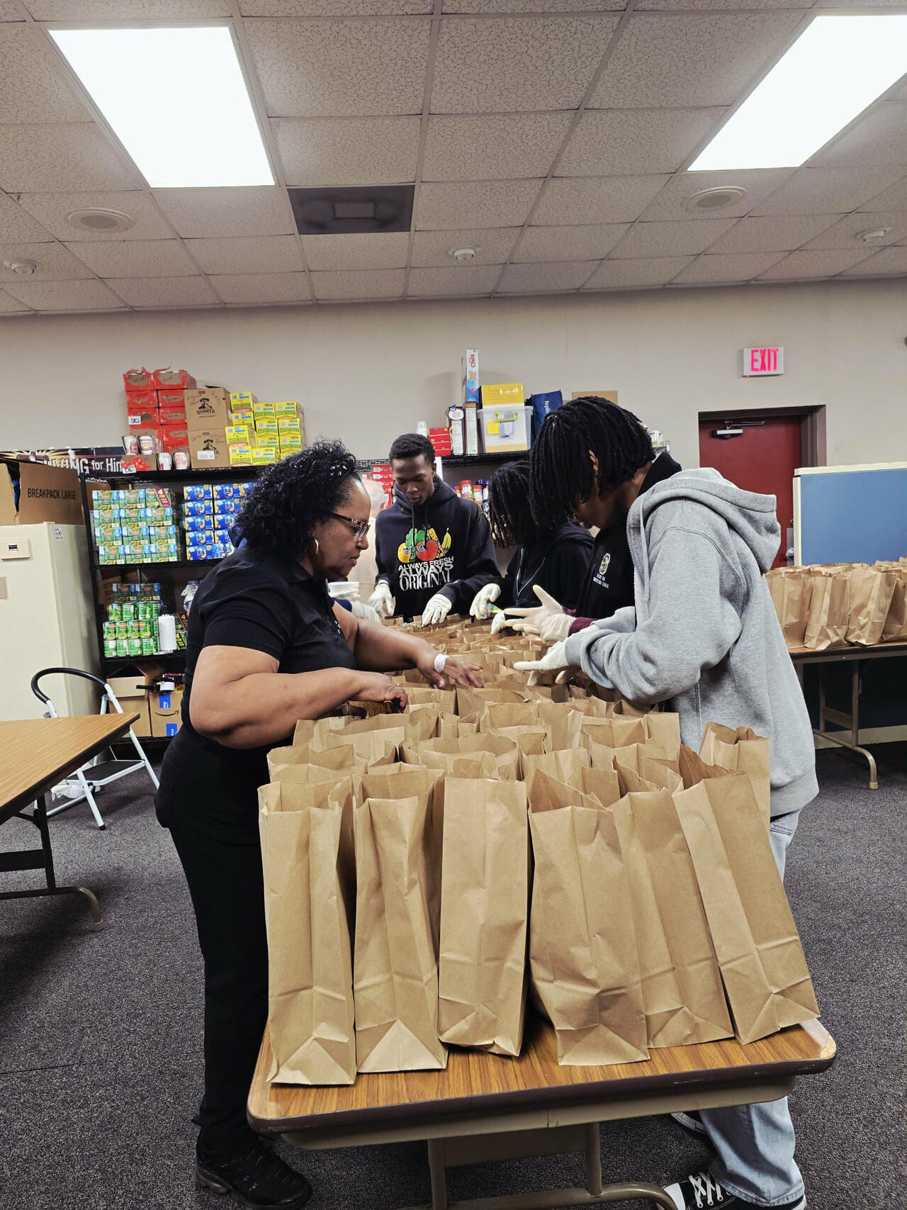 Udruga studenata visoke tehnologije Starkville obilježava blagdane pomažući zajednici