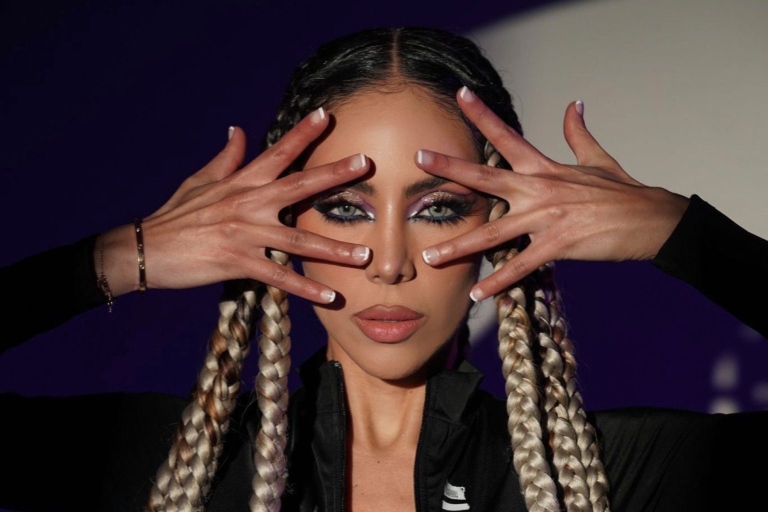 Esther Anaya otkriva svoje glazbeno umijeće s novim singlom i uzorkom Pa