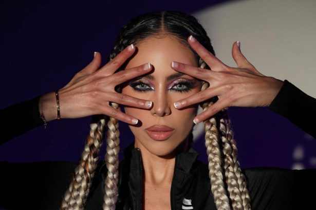 Esther Anaya otkriva svoje glazbeno umijeće s novim singlom i uzorkom Pa