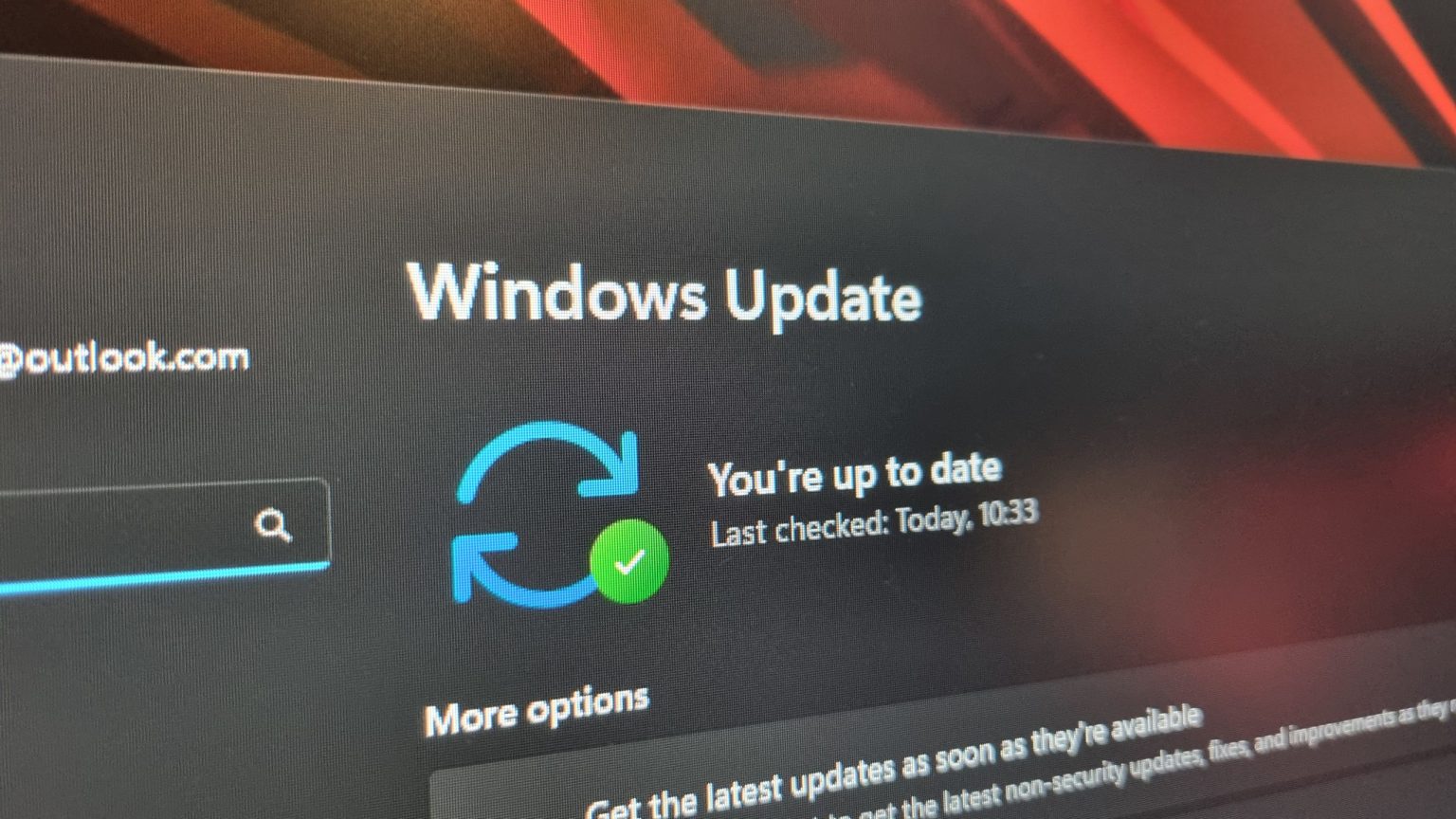 Varijanta zlonamjernog softvera koristi lažne zaslone Windows Update kako bi prevarila korisnike da instaliraju softver za krađu informacija.