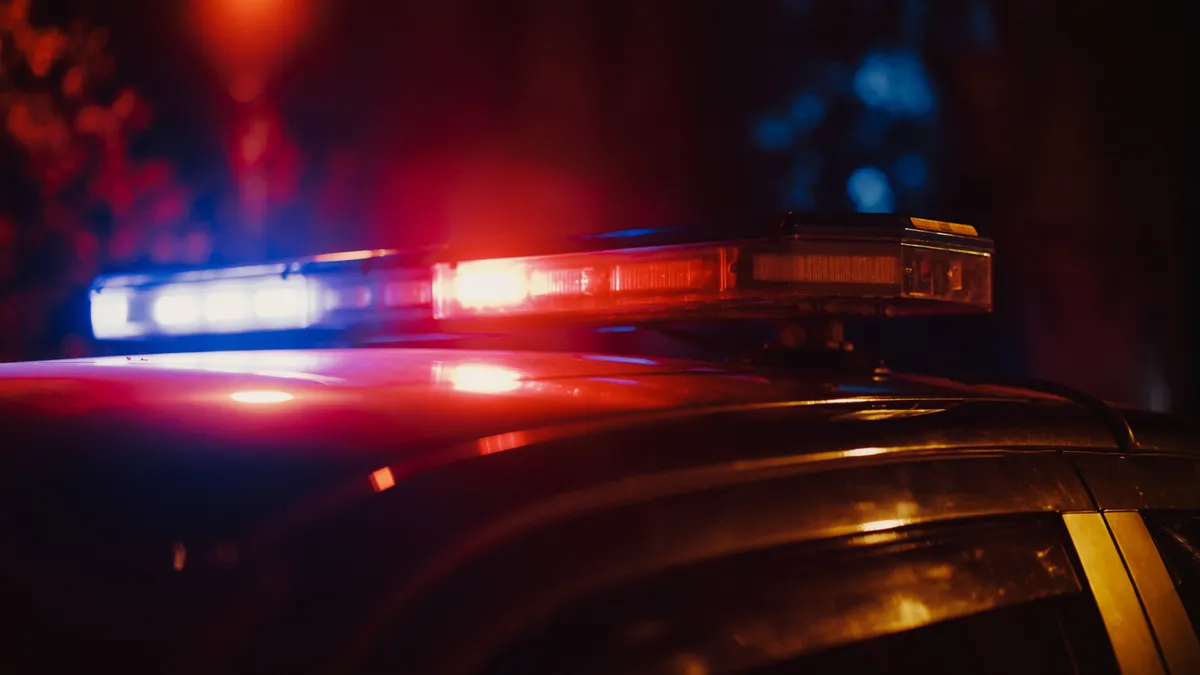 ICE je odsjeo u hotelu Columbus dok su prosvjednici svirali vani.