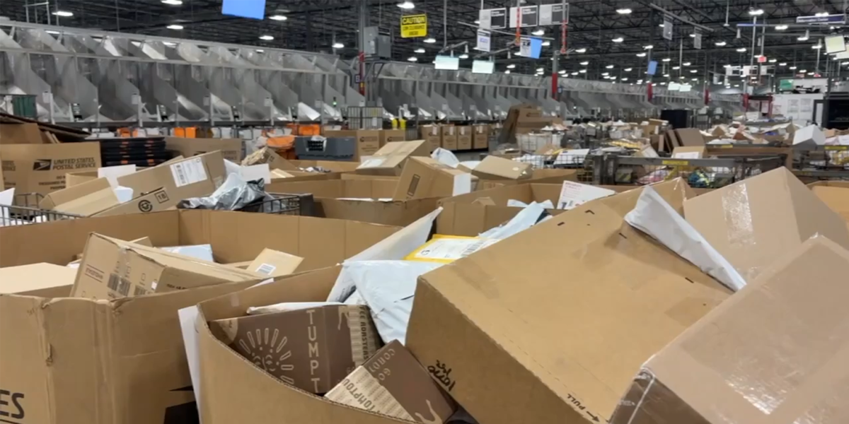 Portlandski poštanski radnici koriste naprednu tehnologiju za rješavanje praznične gužve