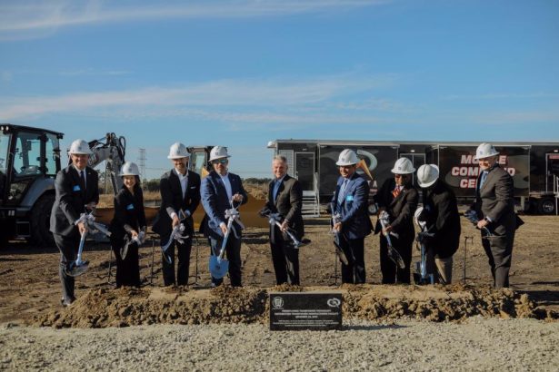 Guverner Stein obilježava polaganje kamena temeljca za tehnologiju transformatora Pennsylvanije u okrugu Hoke