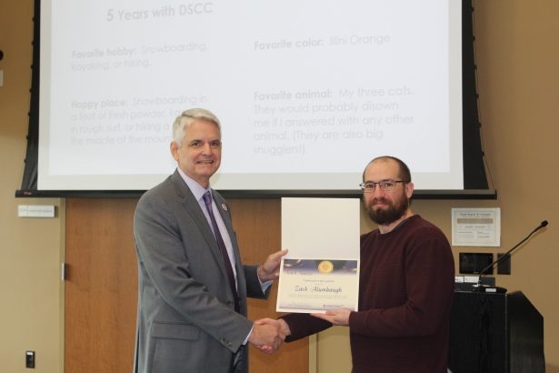 Nagrada za zasluge dodijeljena suradniku za podršku informacijskoj tehnologiji 2025. godine