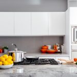 Još uvijek koristite Teflon tave? Kardiokirurg otkriva 5 ključnih kuhinjskih promjena za zdraviji način života.