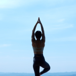 Integracija ajurvede, joge i prehrane za zdravlje i iscjeljenje: Studija slučaja