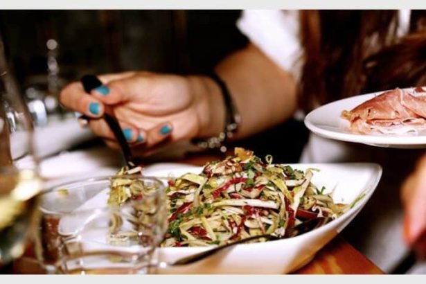 Uživajte u večerama vani bez kompromitiranja svojih ciljeva zdrave prehrane