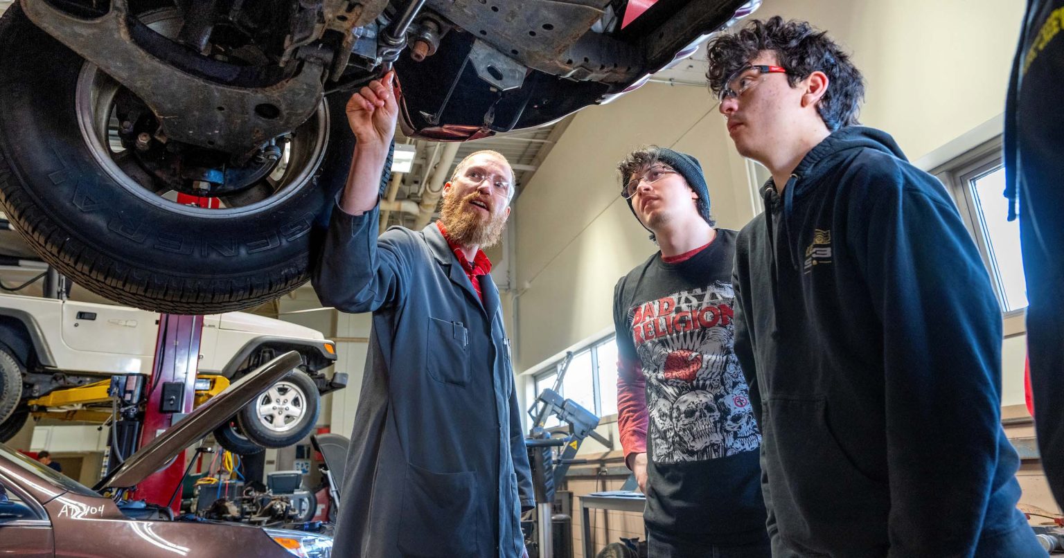 Tehnološki program automobilskog inženjerstva Ferris State pomaže Bulldogima da postignu viši uspjeh kao najbolji u državi