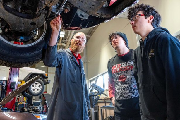 Tehnološki program automobilskog inženjerstva Ferris State pomaže Bulldogima da postignu viši uspjeh kao najbolji u državi