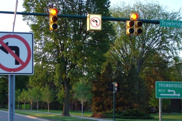 Nova semaforska tehnologija za smanjenje vremena čekanja na raskrižjima metroa u Detroitu