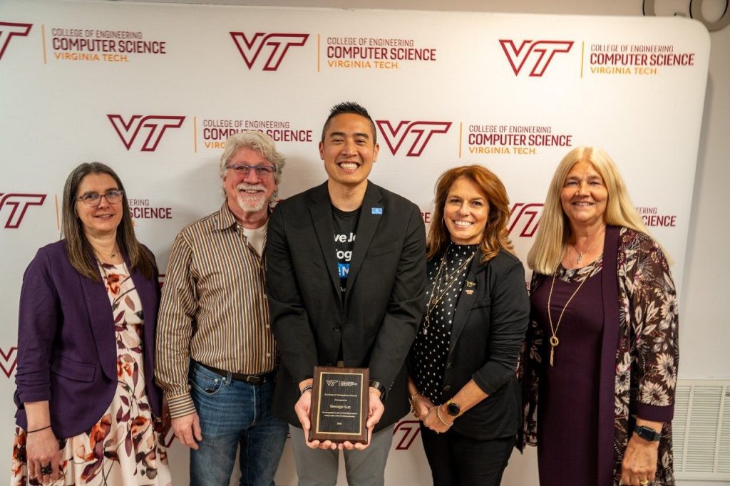 Donošenje srca AI: Alumnus redefinira tehnologiju sa suosjećanjem