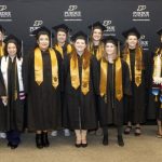 Polaznici programa veterinarske tehnologije Purdue na daljinu obilježavaju diplomu na ceremoniji Lynn Hall