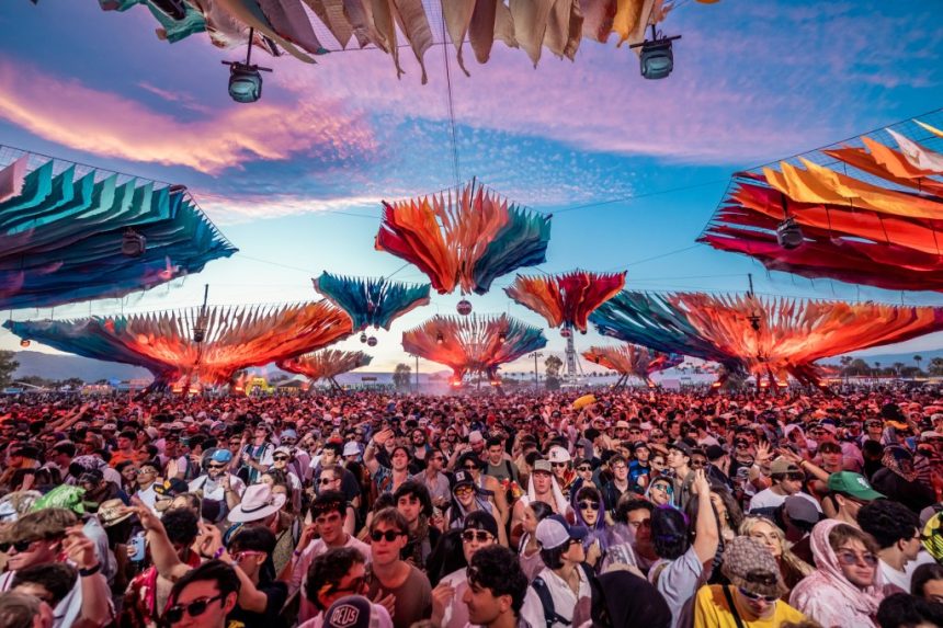 Billboard Do Lab Coachella 1800