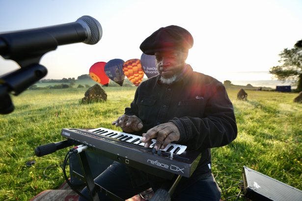 Potaknimo publiku kojoj je stalo da se njezini glasovi čuju: Alex Lane, osnivač Show of Hands, o grupnom financiranju novog festivala za 2026.