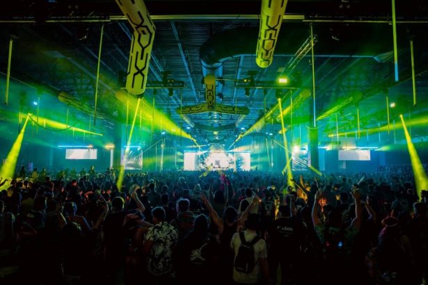 Decadence NYE Noć 1 s debitantskom Subtronics b2b Zeds Dead b2b Tape B izvedbom