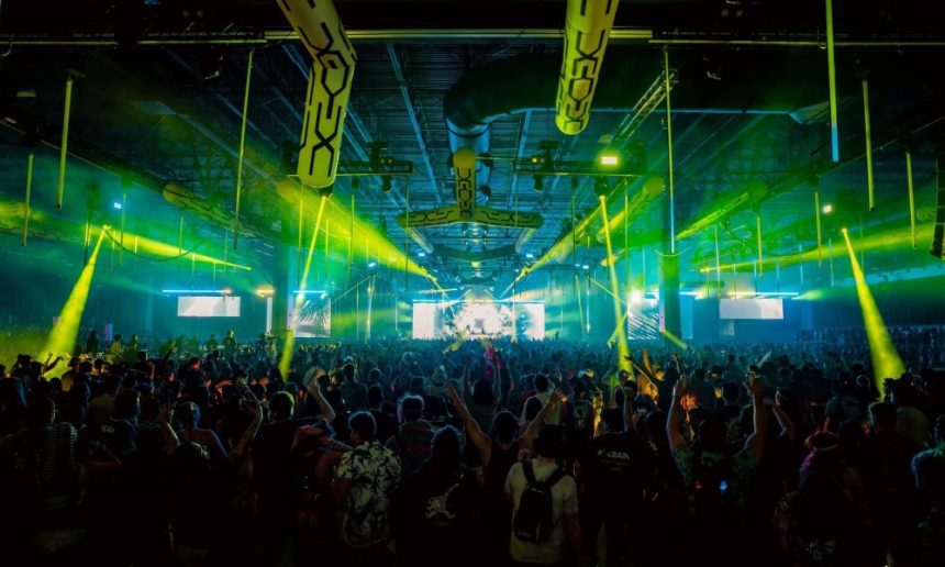 Decadence NYE Noć 1 s debitantskom Subtronics b2b Zeds Dead b2b Tape B izvedbom