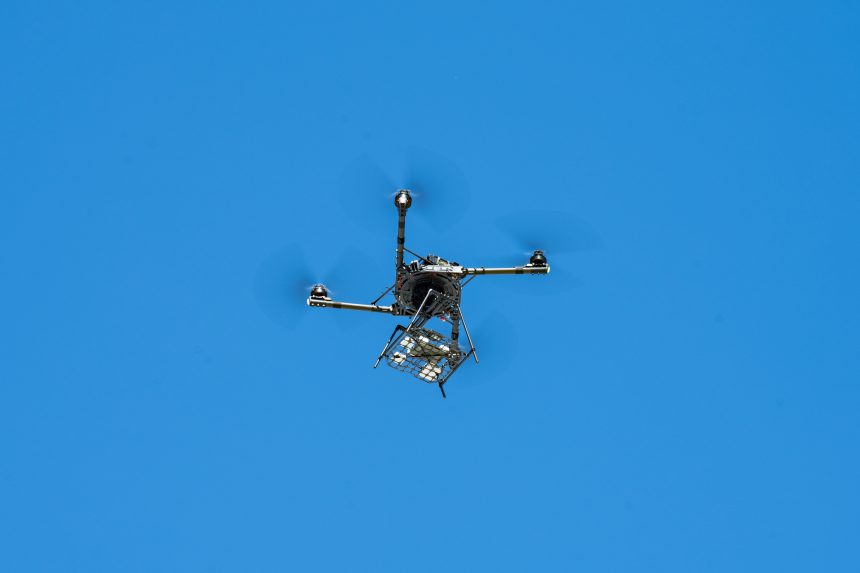 acd25 0112 003 blockchain test drone photo