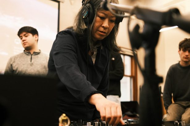 Miksanje: Uvid u tečaj J-Term “Craft & Culture of DJing”