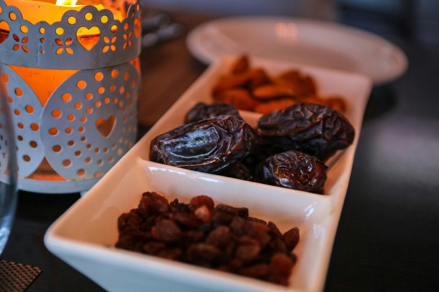 close photo raisins dates