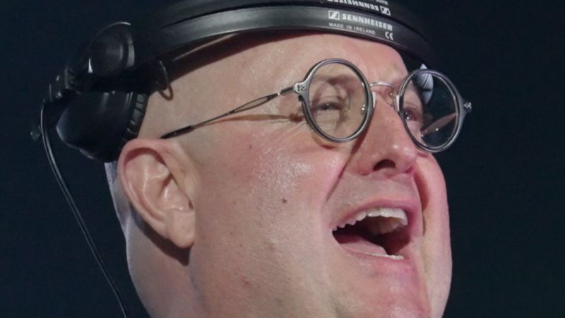 Na turneji s katoličkim svećenikom DJ-em