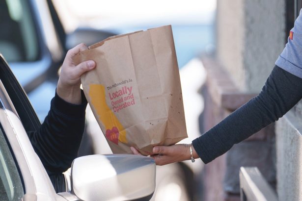 Lanci brze hrane usvajaju novu tehnologiju sustava naručivanja kupaca